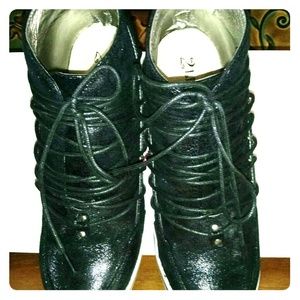 2 Lips Too "TOO CLICK" Wedge Street Shoes